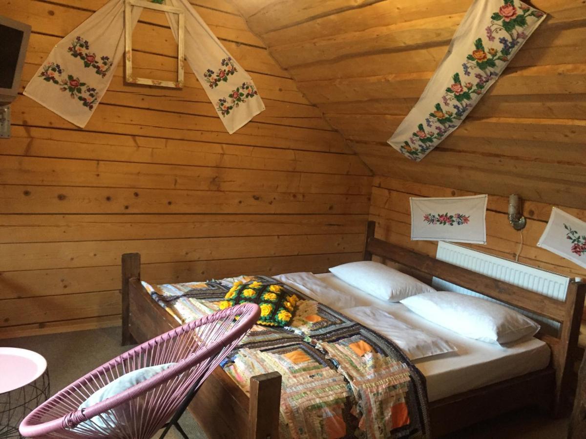 Guest House Anastasia Tatariv Exterior photo